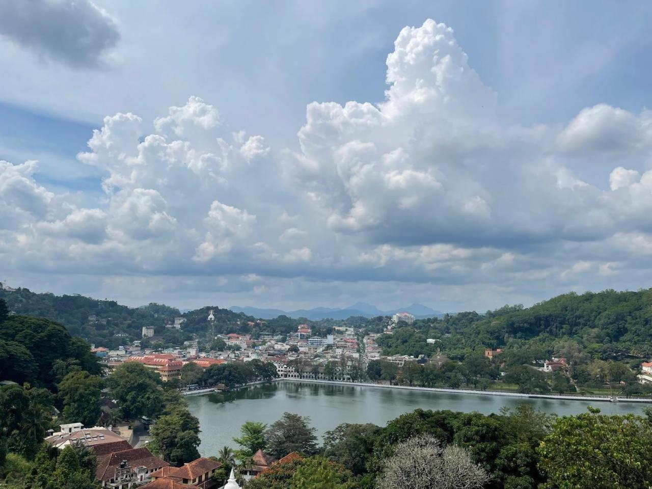 Upali'S Place Kandy Luaran gambar